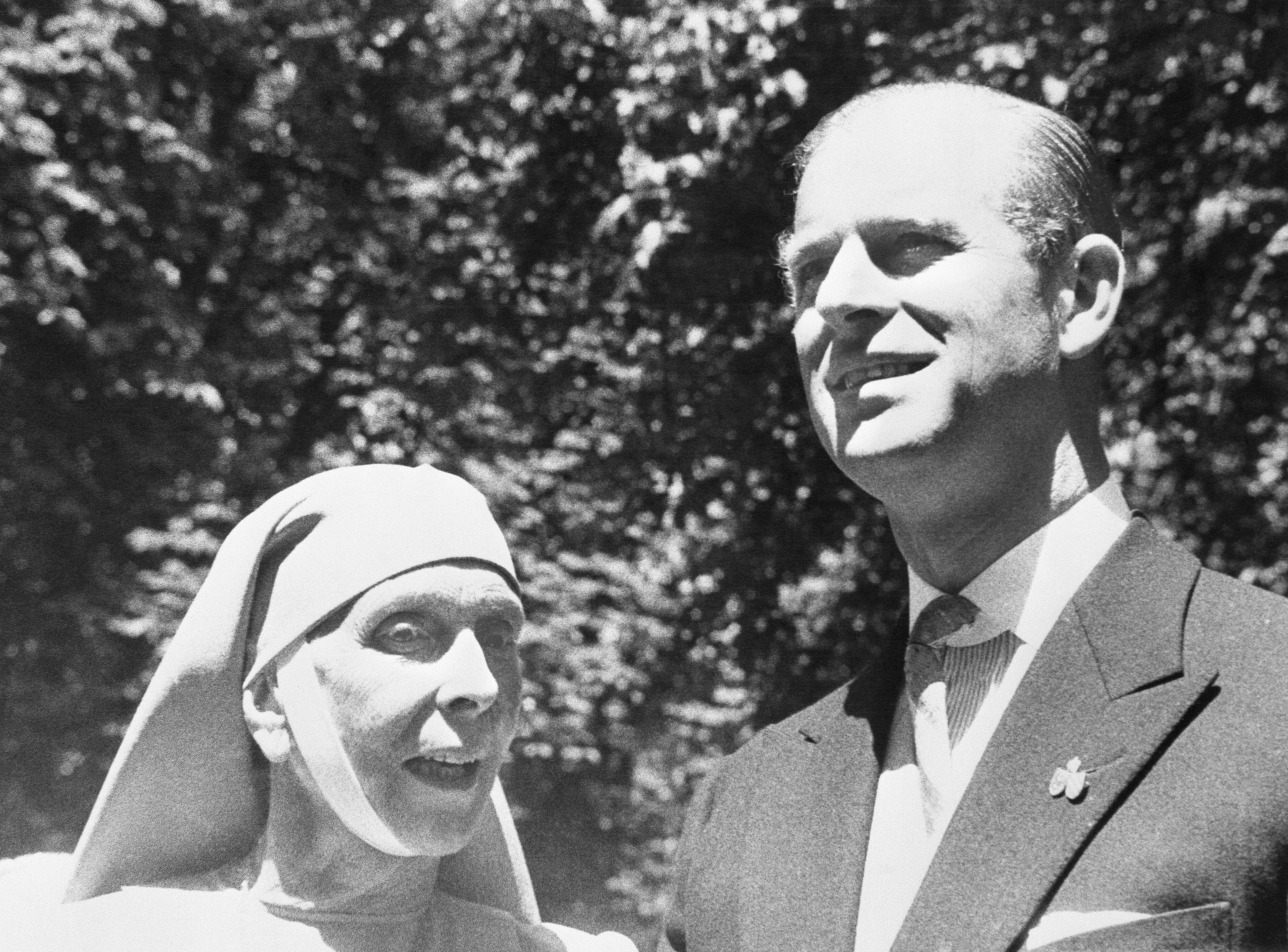 Prince Philip, Duke of Edinburgh, husband of Britain's Queen Elizabeth II, is shown in a reunion with his mother, Princess Alice of Greece. | Photo: Getty Images