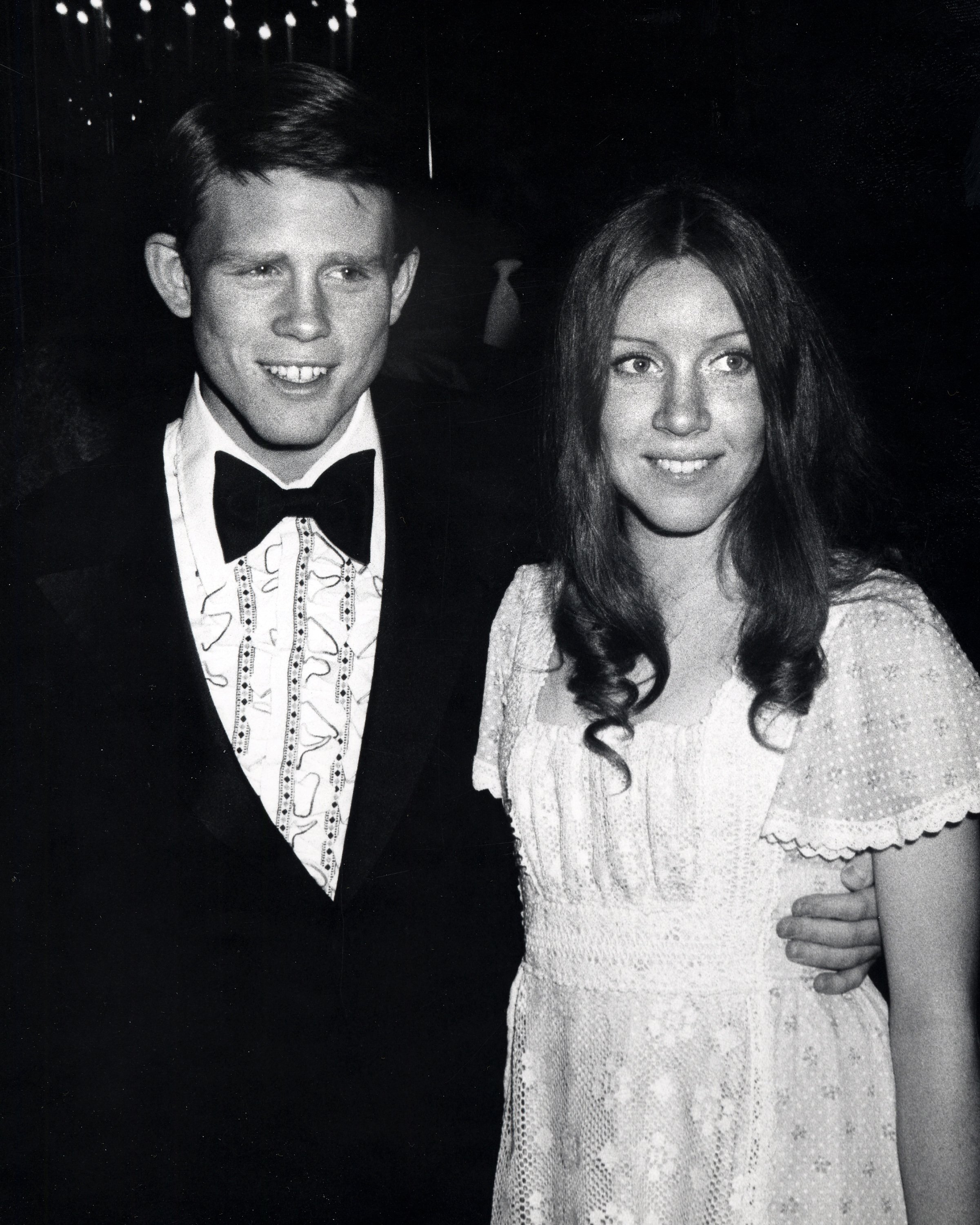 Ron Howard and Cheryl at "Salute to Jack Benny" on March 21, 1974 | Source: Getty Images