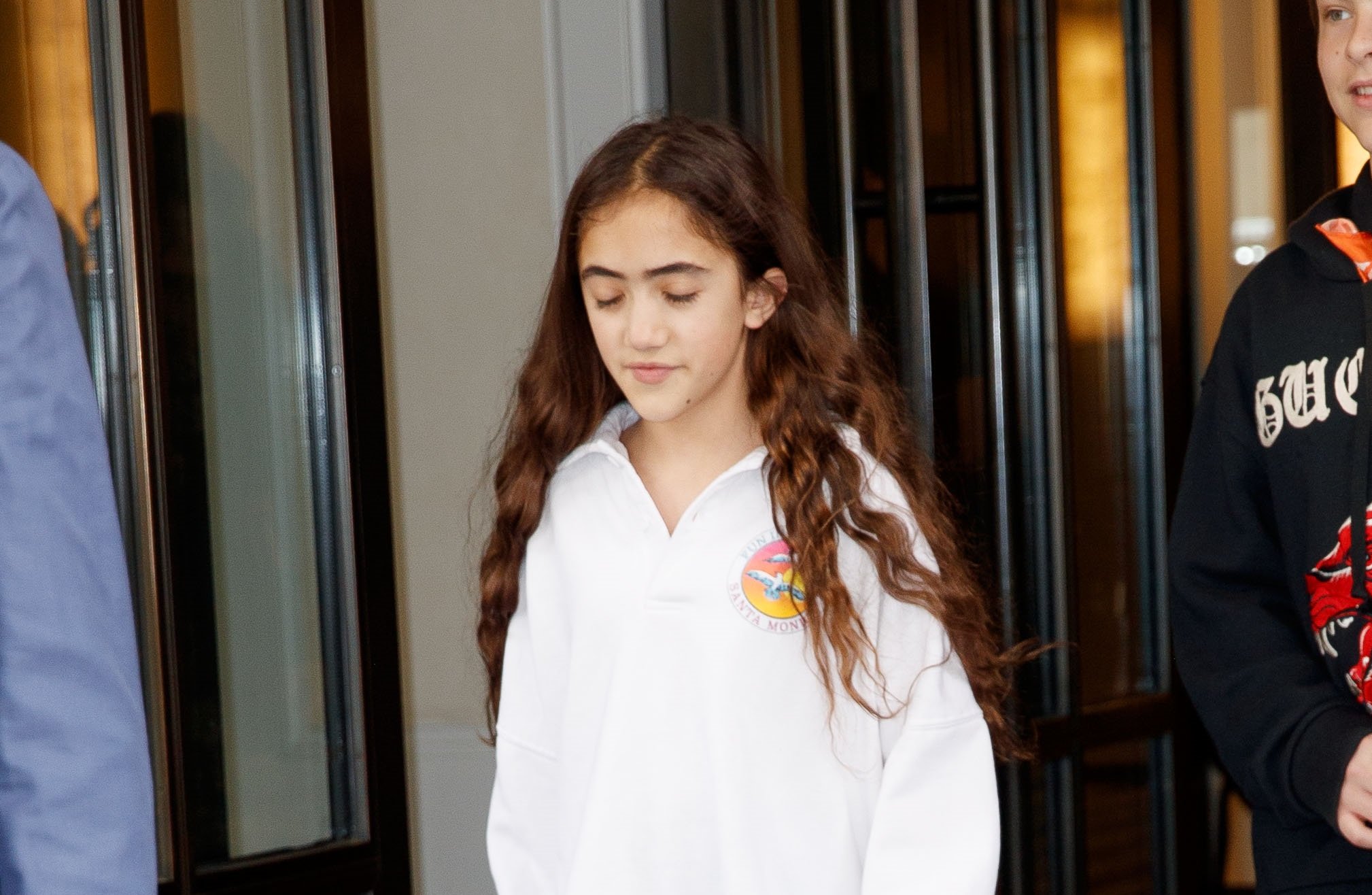 Valentina Pinault, saliendo de su hotel, el 5 de mayo de 2018 en la ciudad de Nueva York. | Foto: Getty Images