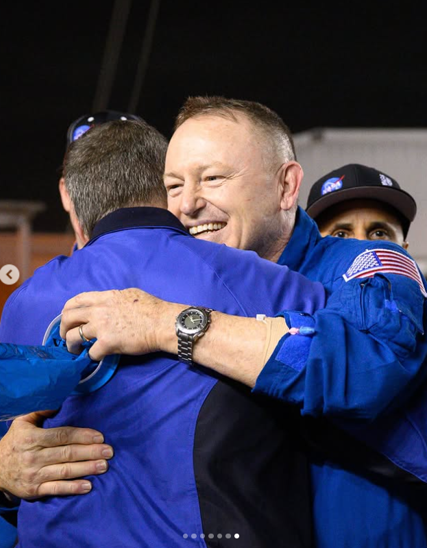 Barry Wilmore’s IV is visible as he hugs someone | Source: Instagram/nasajohnson