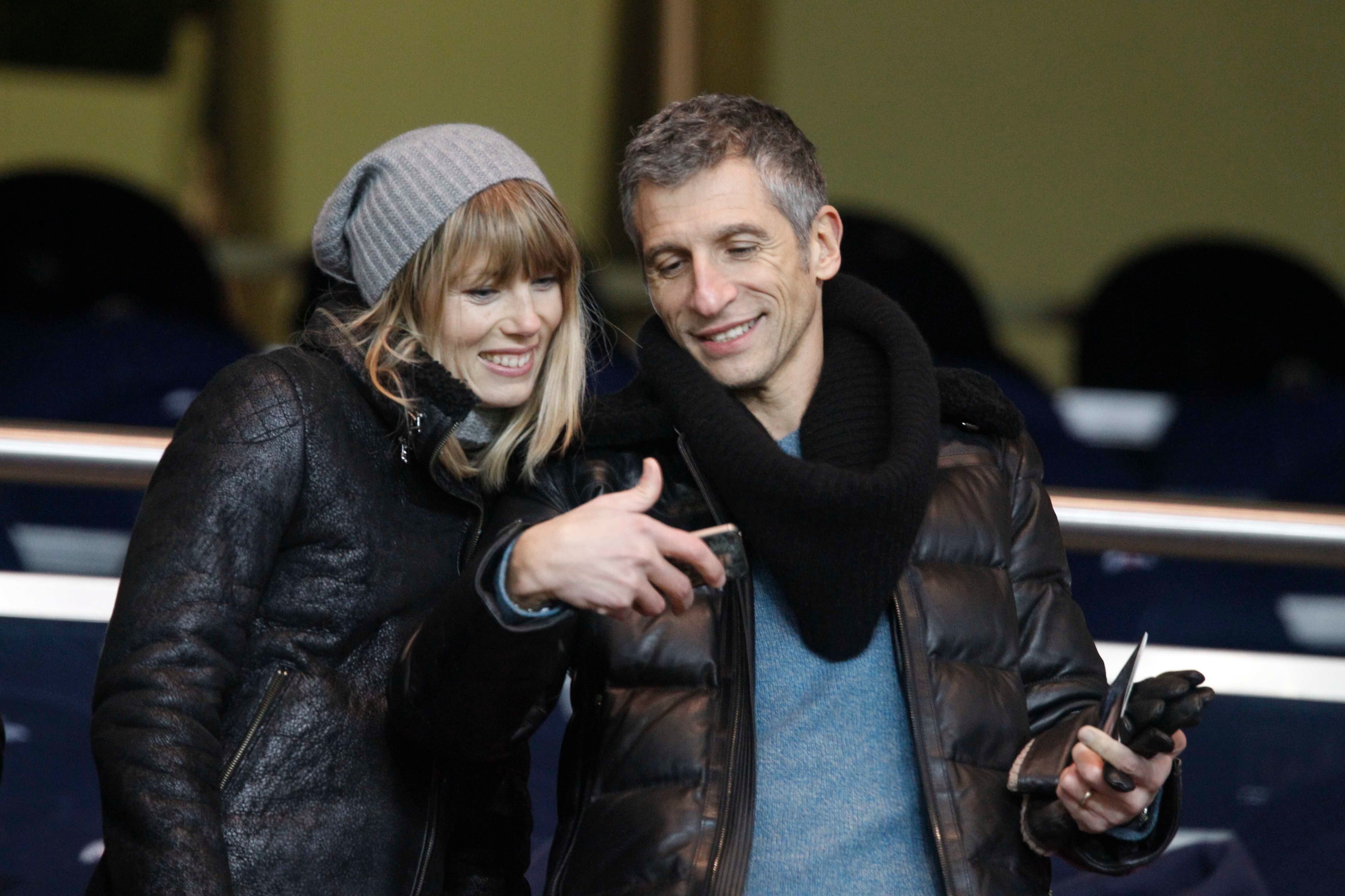  Melanie Page et son mari Nagui au Parc des Princes le 27 février 2013 à Paris, France. | Photo : Getty Images