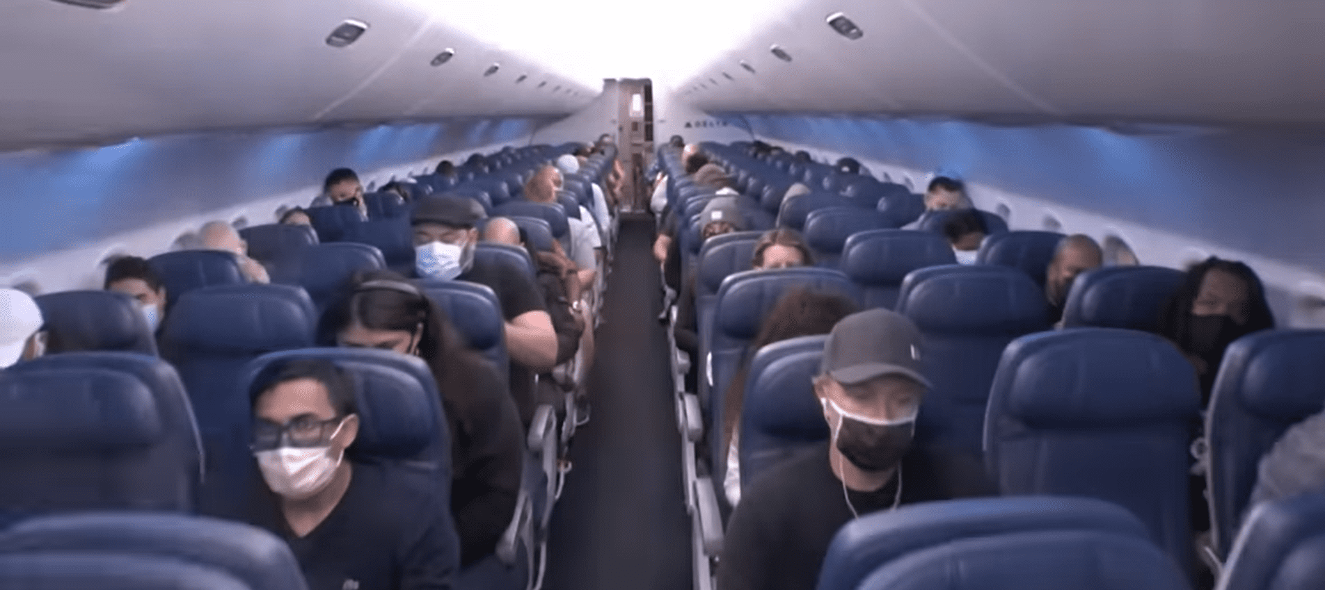 Passengers sitting on an airplane. | Source: youtube.com/Inside Edition