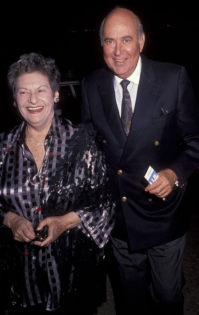 Carl Reiner (R) and wife Estelle Reiner attend the opening of Jerome Robbins 'Broadway' on October 10, 1990 | Photo: Getty Images