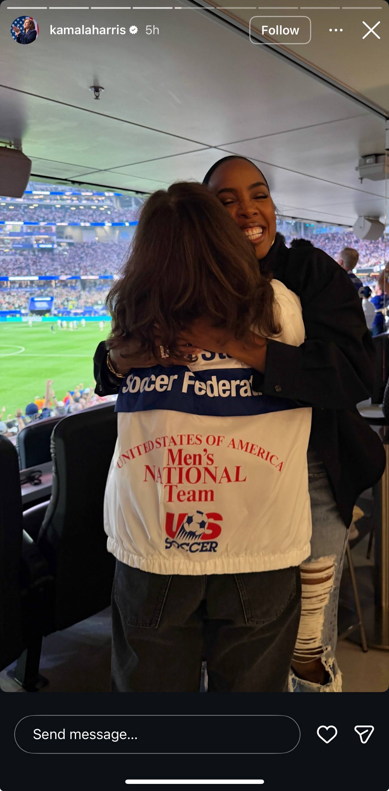 She was seen hugging fans and celebrity friends. | Source: Instagram/kamalaharris