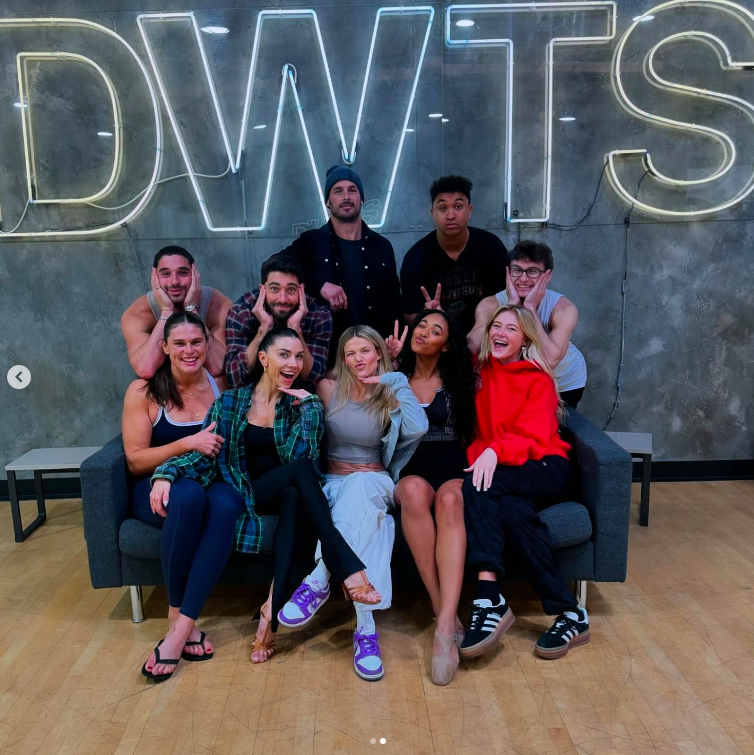 Danny Amendola and Witney Carson, Ilona Maher and Alan Bersten, Stephen Nedoroscik and Rylee Arnold, Chandler Kinney and Brandon Armstrong, and Joey Graziadei and Jenna Johnson posing for a group photo, posted on November 26, 2024 | Source: Instagram/dancingwiththestars