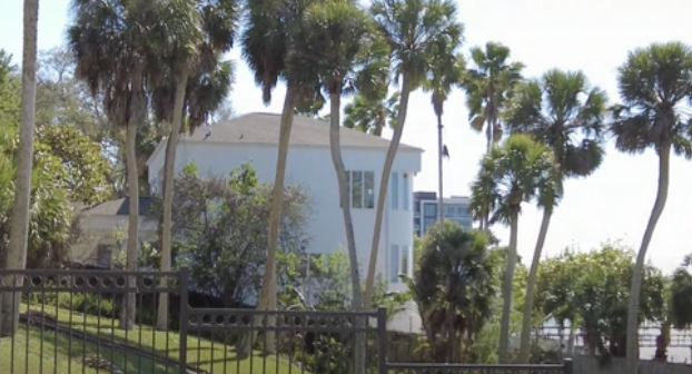 Kirstie Alley's Clearwater home | Source: YouTube/Jeff'sAdventures