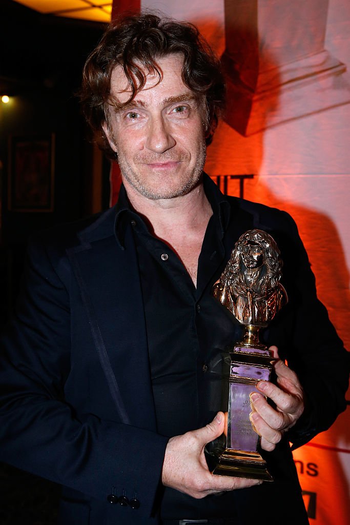 Thierry Frémont avec son Molière. | Photo : Getty Images