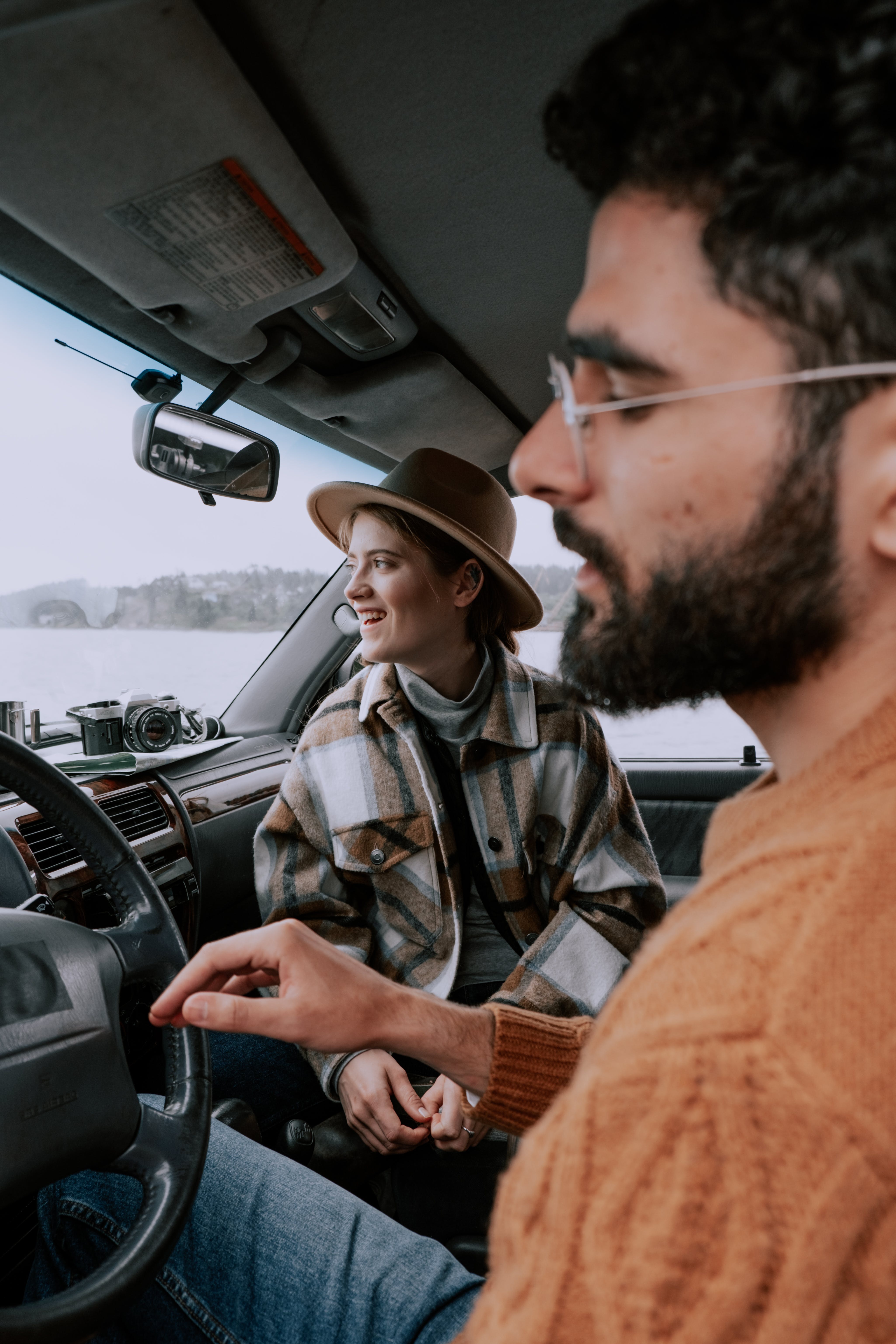 A young couple driving together with the woman sitting in the passenger seat | Source: Pexels