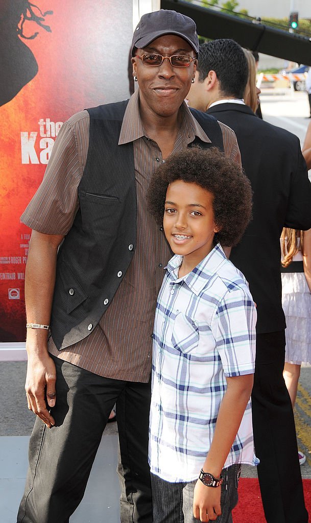 Arsenio Hall and son arrive at the Los Angles Premiere of "The Karate Kid" at the Mann Village Theatre on June 7, 2010  | Photo: GettyImages