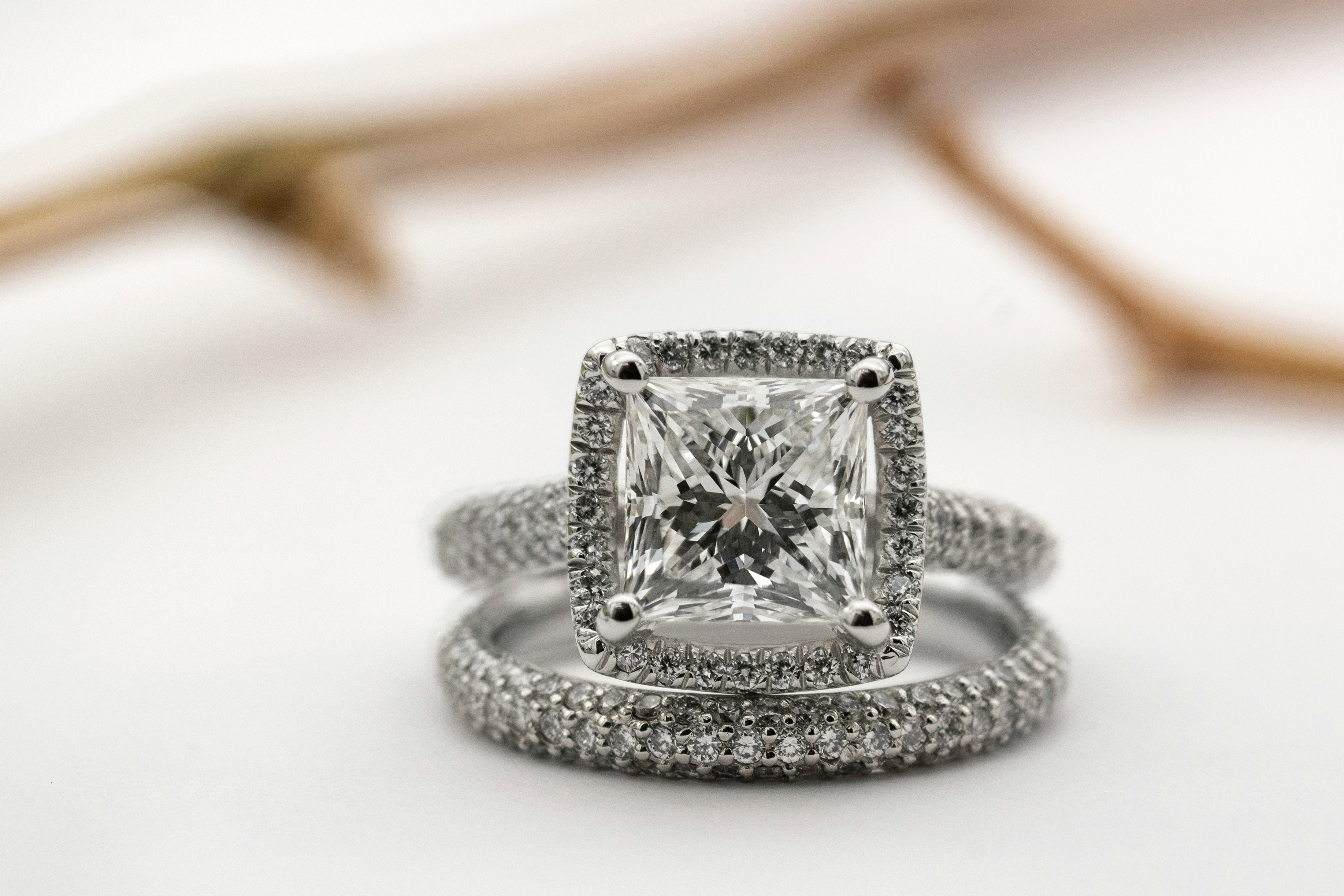 Diamond rings in display | Source: Unsplash