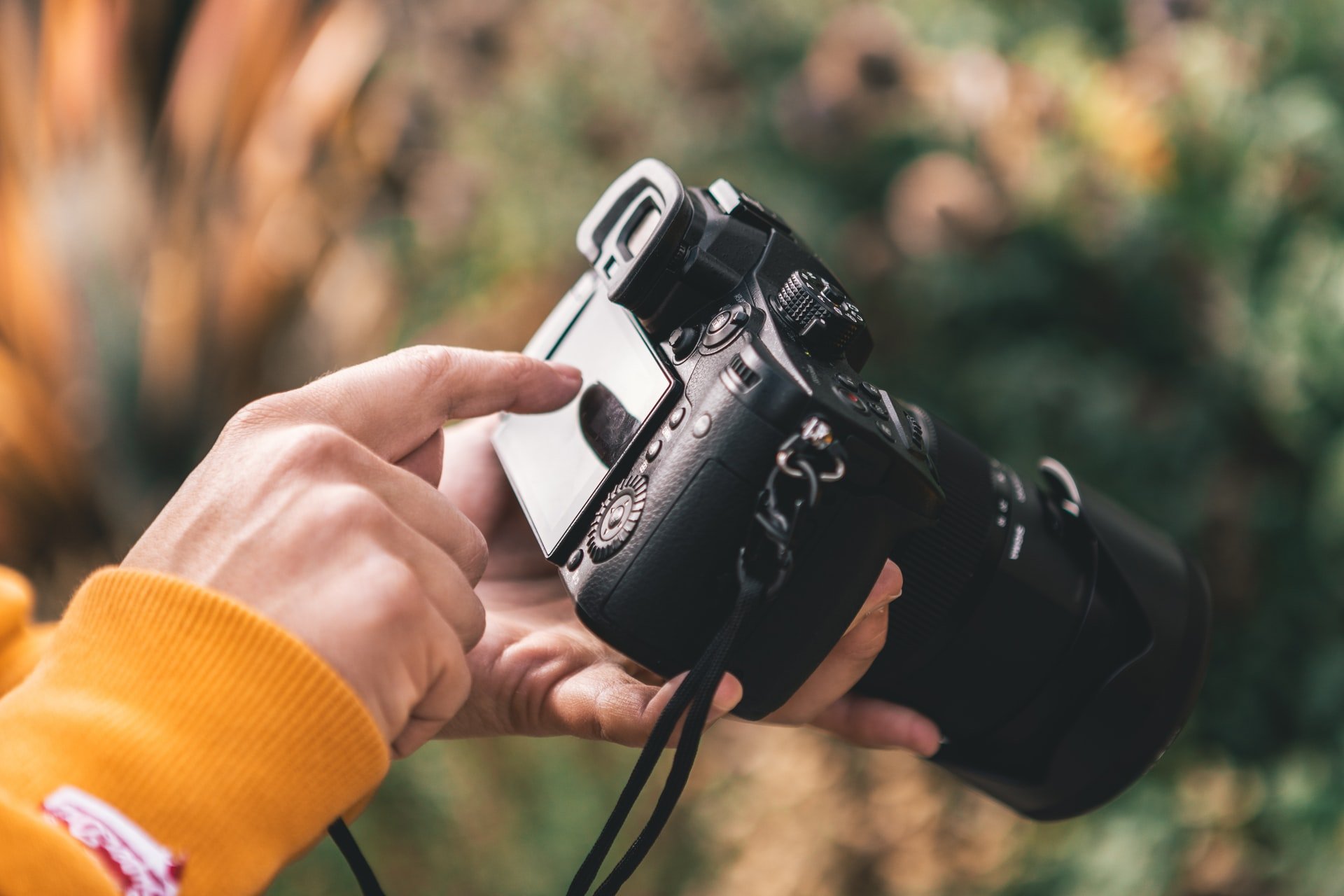 She pressed a few buttons on her camera | Source: Unsplash