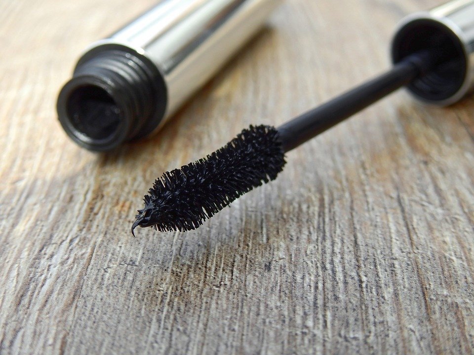 Du mascara. l Source : Pixabay