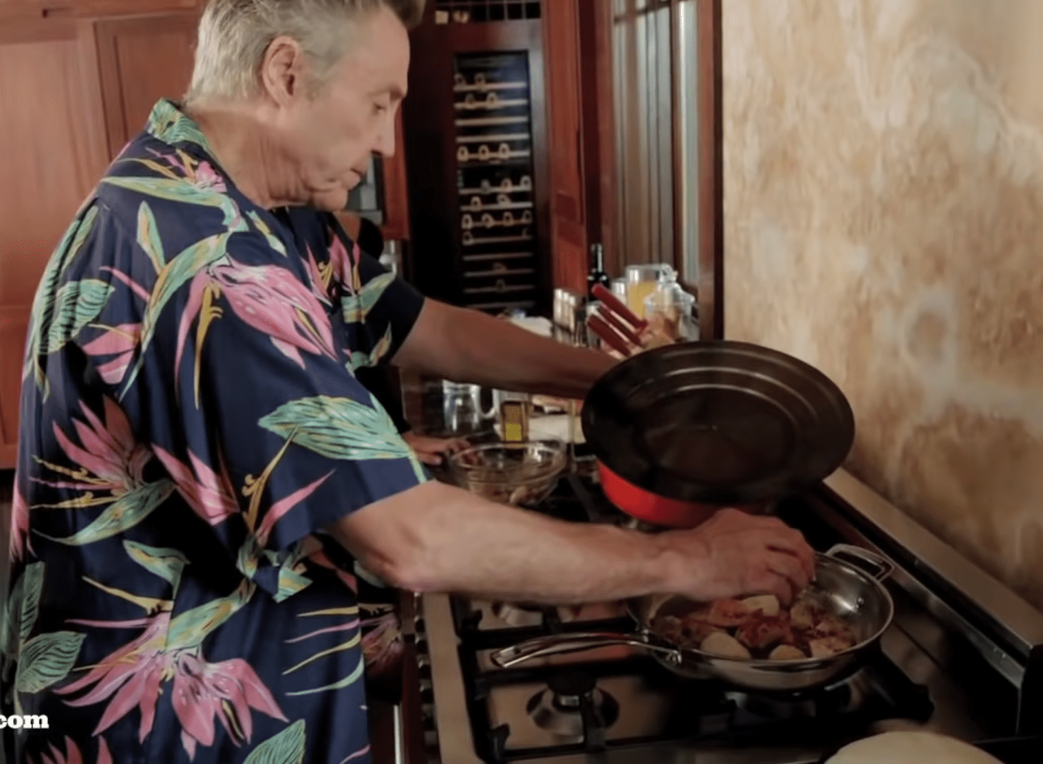 Christopher Walken cooking at his Connecticut house, 2012 | Source: www.youtube.com/c/FunnyOrDie