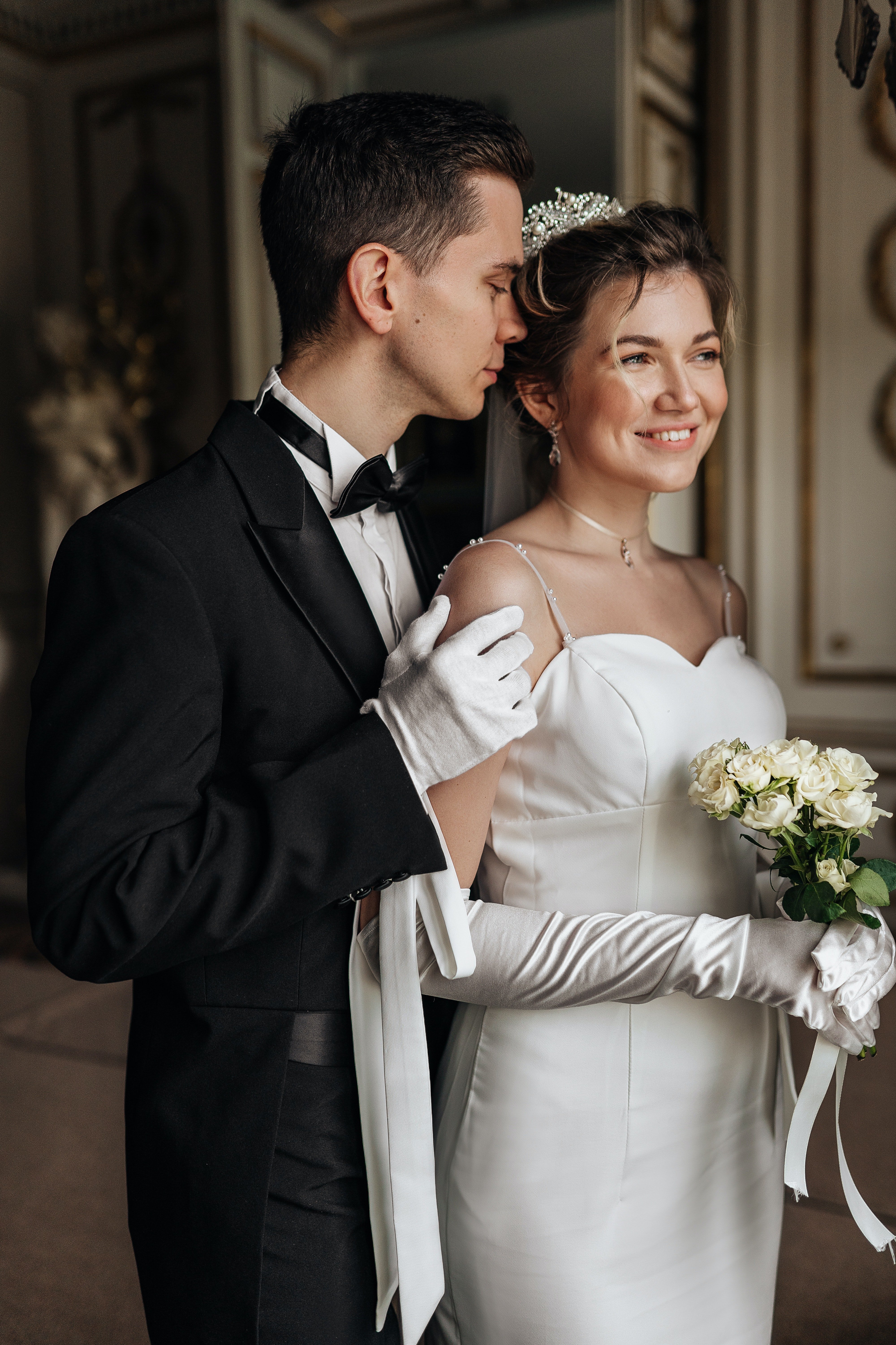 Robert and Elizabeth's wedding pushed through with the help of their parents. | Source: Pexels