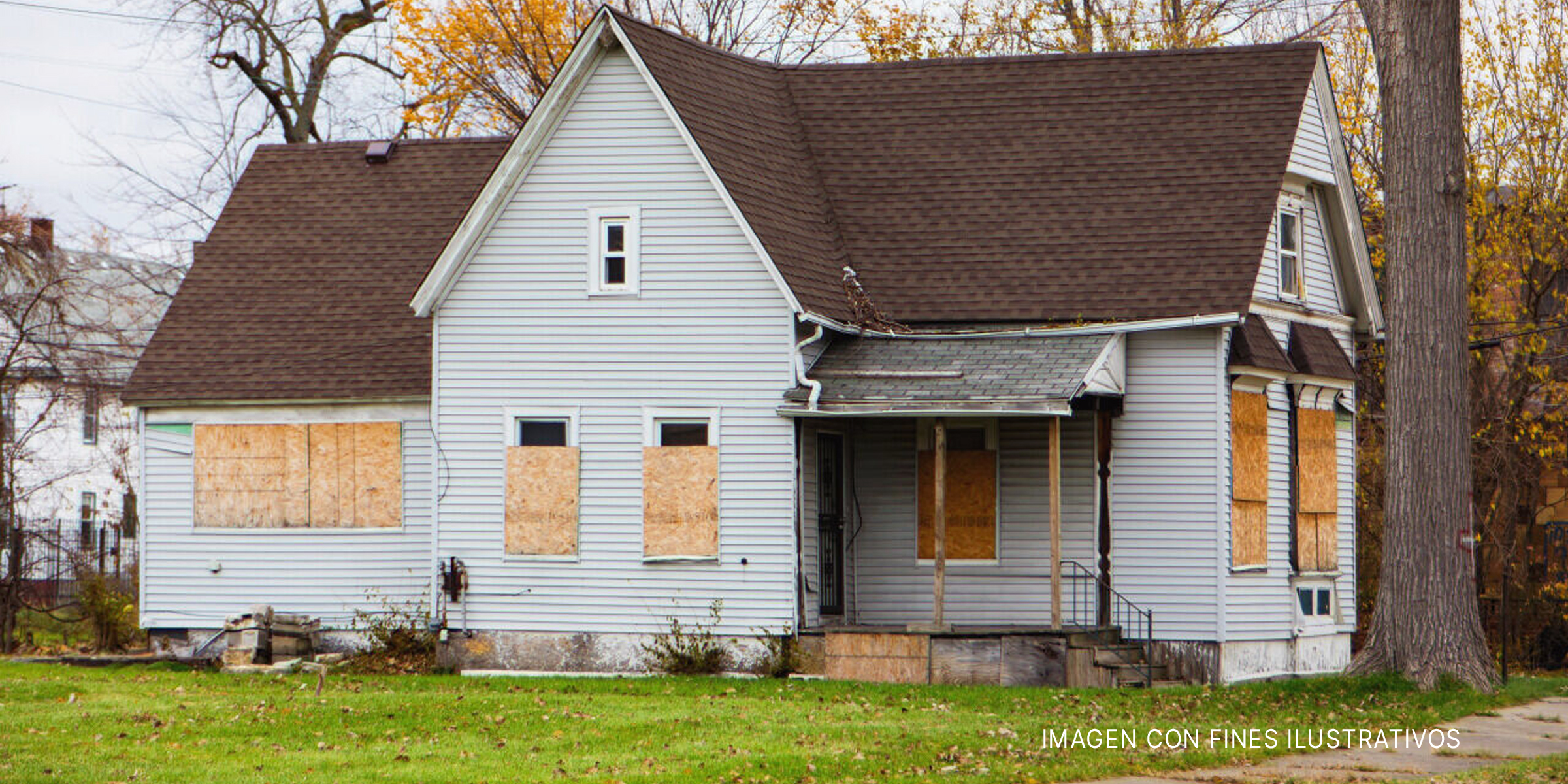 Casa antigua con ventanas tapiadas. | Foto: Shutterstock