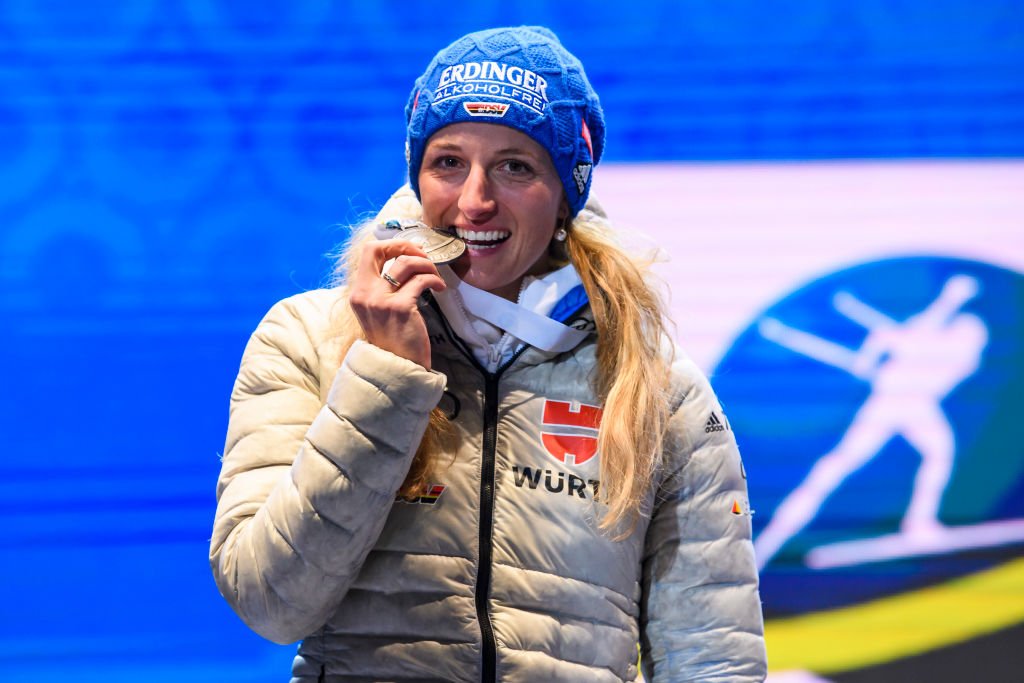 Vanessa Hinz bei der Medaillenzeremonie während des 15 km Einzelwettbewerbs der Frauen bei den IBU-Weltmeisterschaften Biathlon Antholz-Anterselva am 18. Februar 2020 in Antholz-Anterselva, Italien. (Foto von Kevin Voigt) I Quelle: DeFodi Images über Getty Images