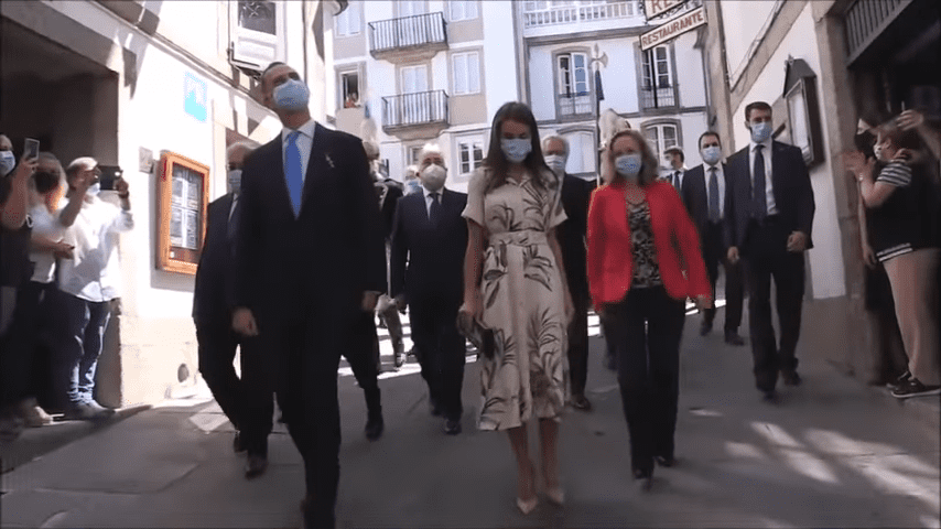 La reina Letizia el 25 de julio del 2020. | Foto: YouTube / EL ATICO BBYO