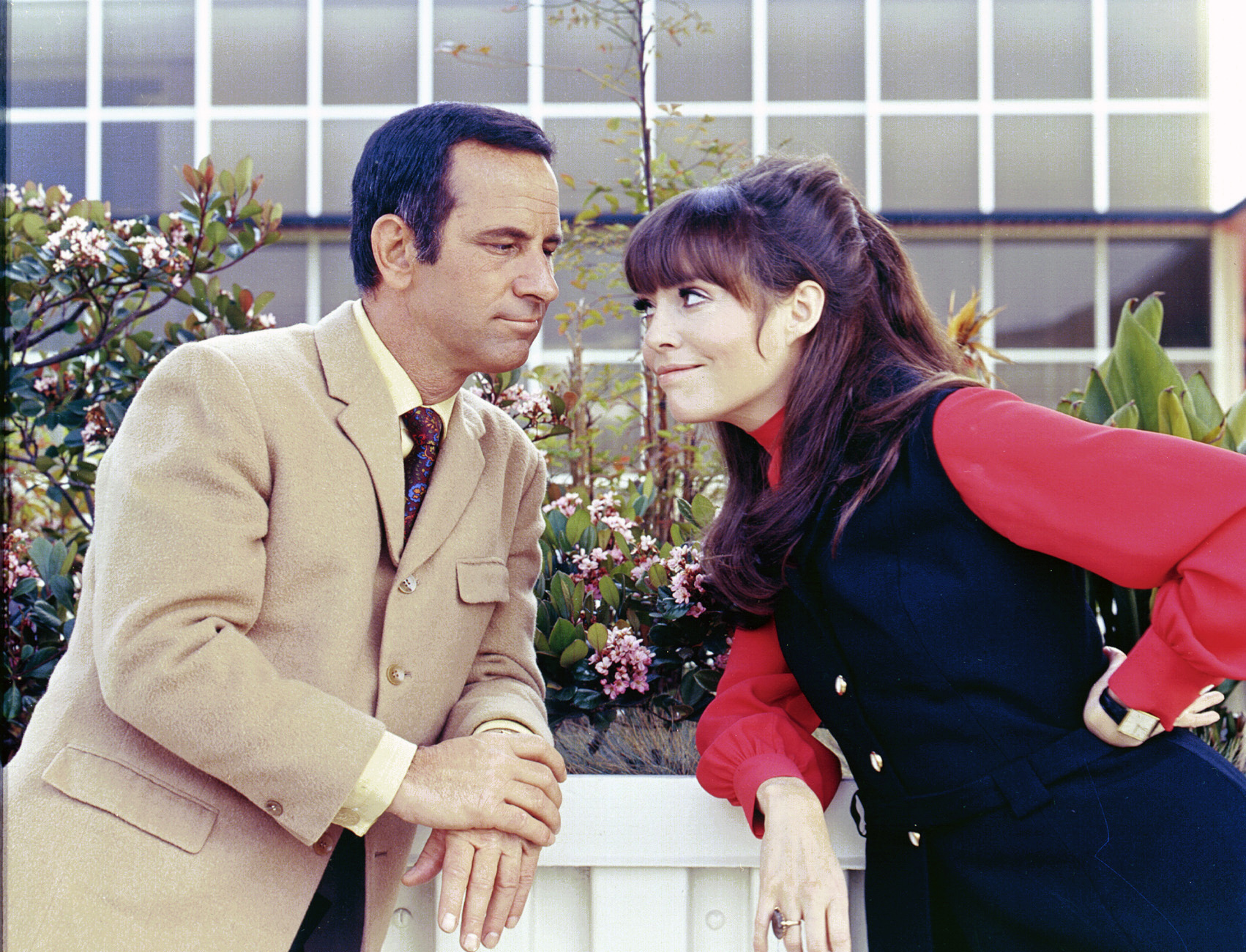 Don Adams as Maxwell Smart and Barbara Feldon as Agent 99 in "Get Smart," on January 30, 1969, in Los Angeles | Source: Getty Images