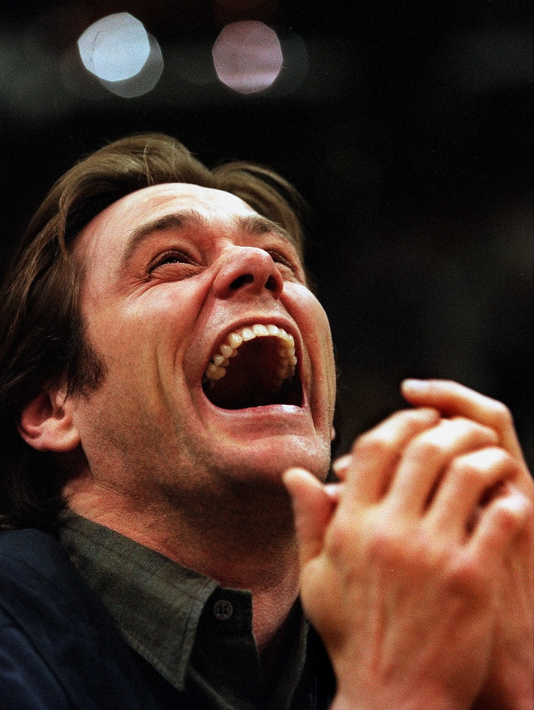 Jim Carrey pictured laughing while seeing himself on the scoreboard at Staples Center during a Los Angeles Lakers game | Source: Getty Images