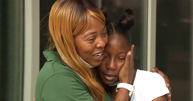 A mother and her daughter who donated money to help a police officer | Photo: youtube.com/WJHL