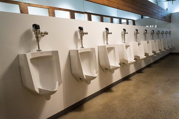 Photo of a long line of urinals in the men's room in New York | Photo: Getty Images