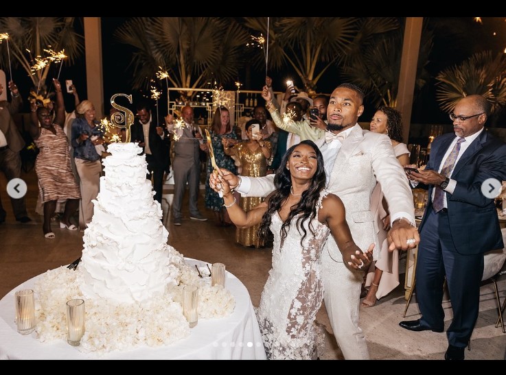 Simone Biles and Jonathan Owens during their destination wedding in Cabo, Mexico, in a post uploaded on May 9, 2023 | Source: Instagram/jowens