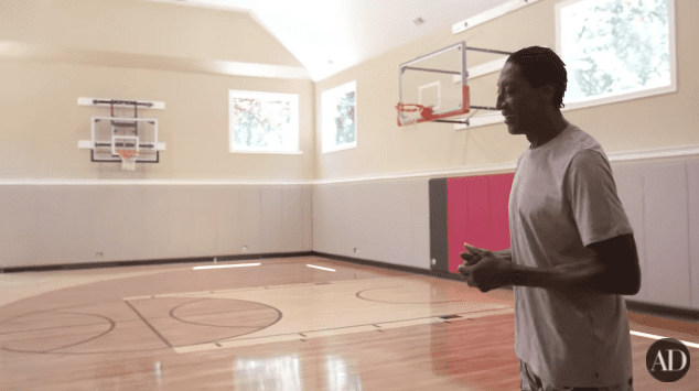 Scottie Pippen's in-door basketball court | Photo: YouTube/Architechtural Digest