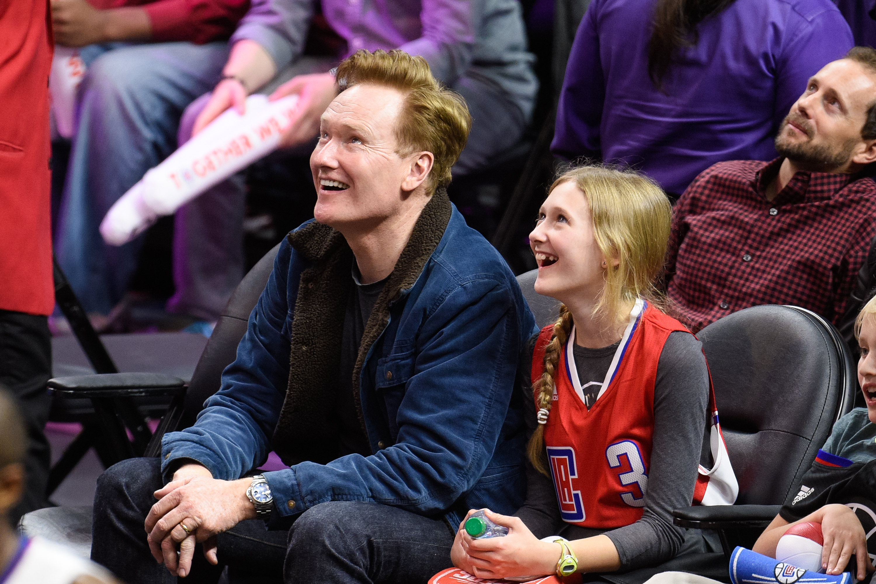 Conan O'Brien and Neve O'Brien at a basketball game between the Houston Rockets and the Los Angeles Clippers on January 18, 2016, in Los Angeles | Source: Getty Images