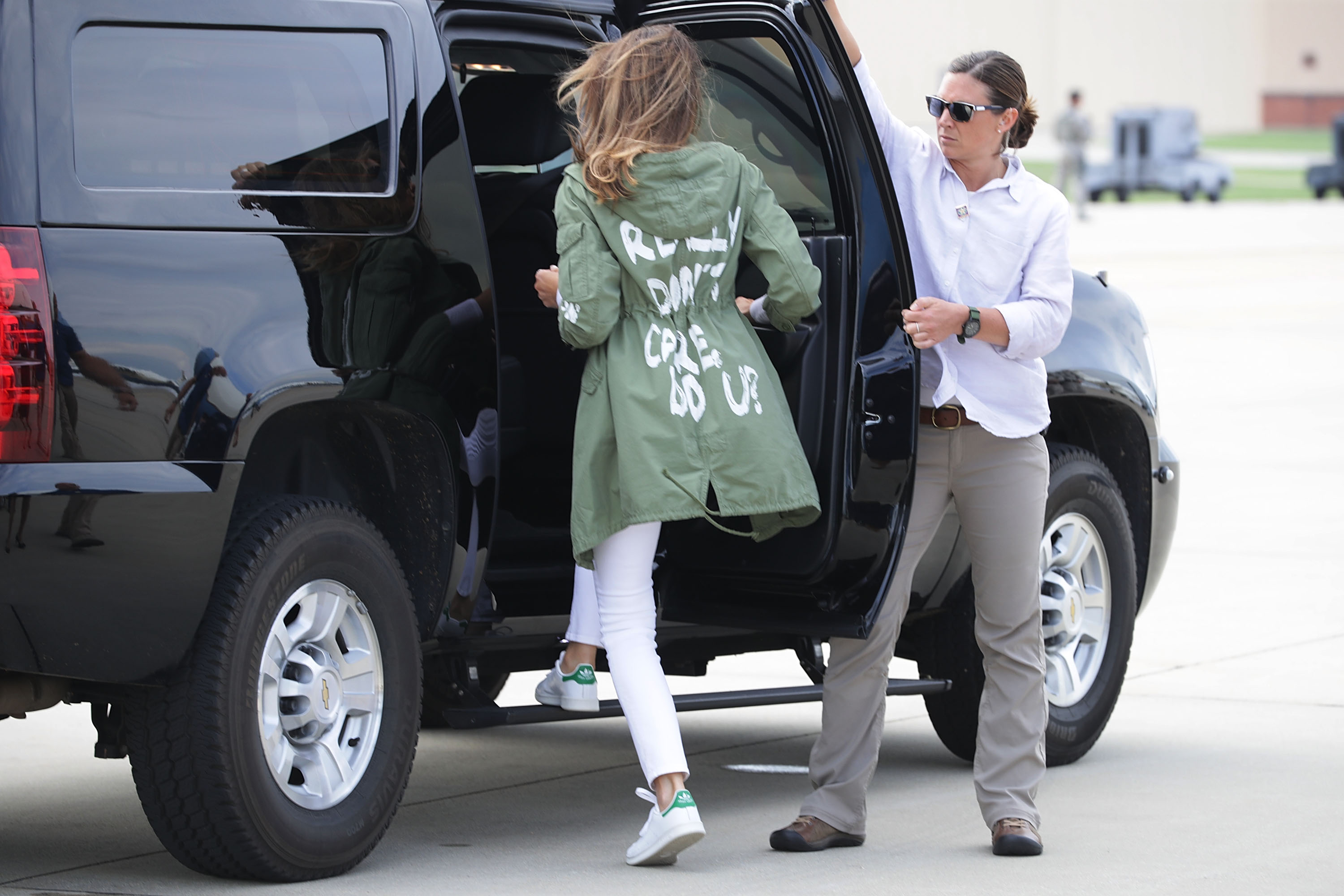 Melania Trump departs Andrews Air Rorce Base in Maryland June 21, 2018 wearing a jacket emblazoned with the words "I really don't care, Do U?" following her surprise visit with child migrants on the US-Mexico border | Source: Getty Images