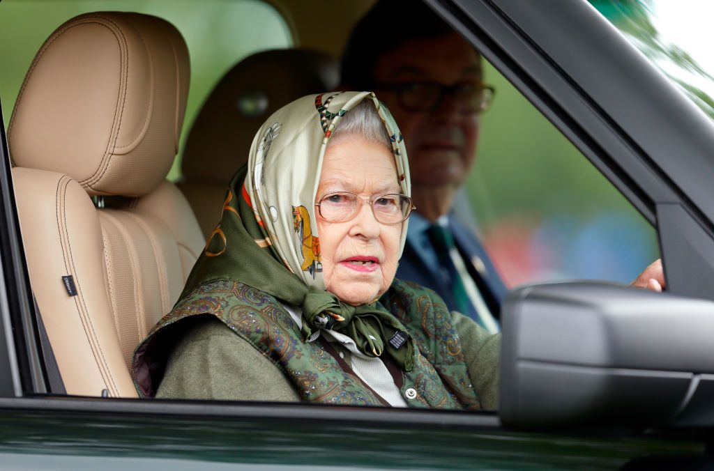 La reina Elizabeth II dirigiéndose al Royal Windsor Horse Show el 13 de mayo de 2017 en Windsor, Inglaterra. | Foto: Getty Images