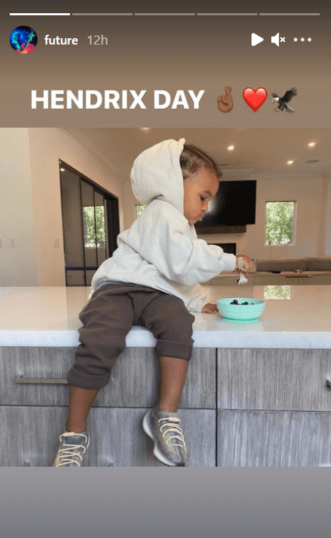 A picture of Hendrix in a sweatshirt while eating in the kitchen. | Photo: Instagram/Future