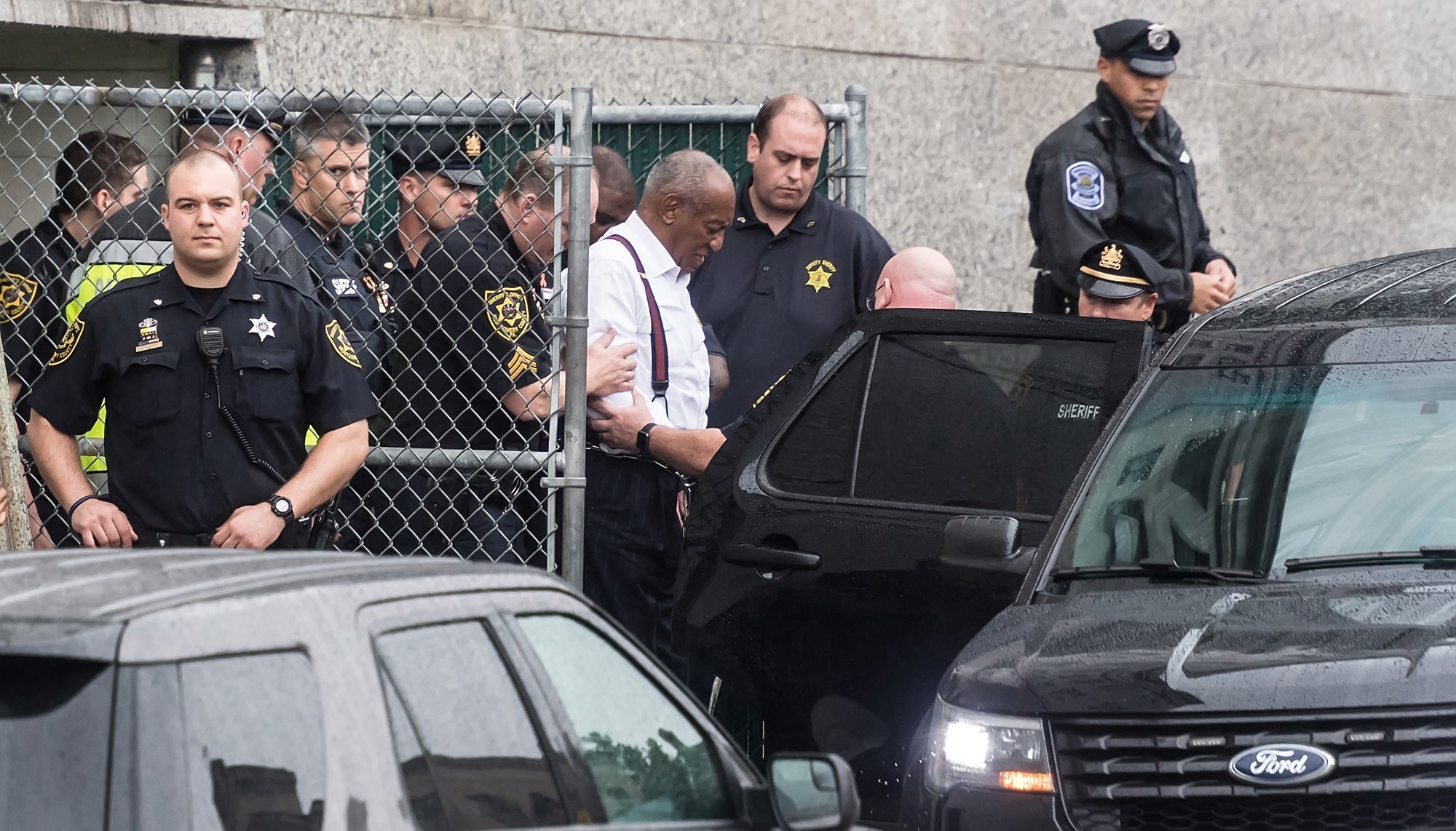Bill Cosby handcuffed outside the Montgomery County Courthouse | Photo: Getty Images