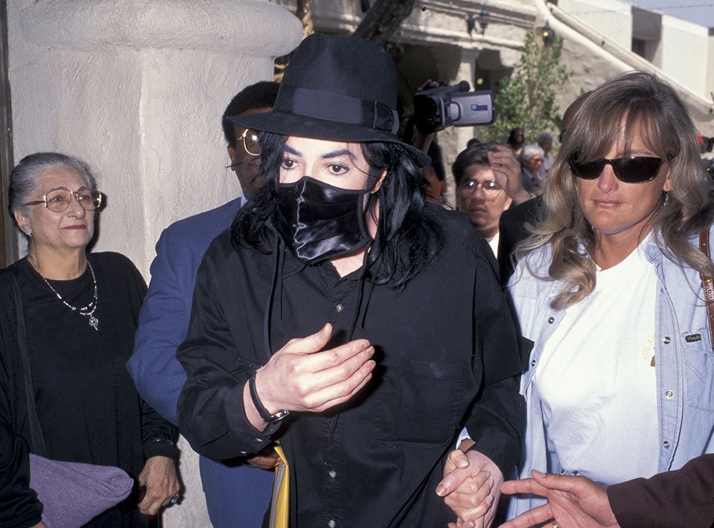 Michael Jackson and his second wife Debbie Rowe in 1996. I Image: Getty Images.