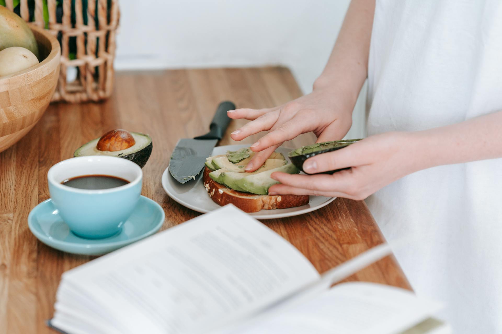 A close-up shot of a woman preparing a healthy breakfast | Source: Pexels