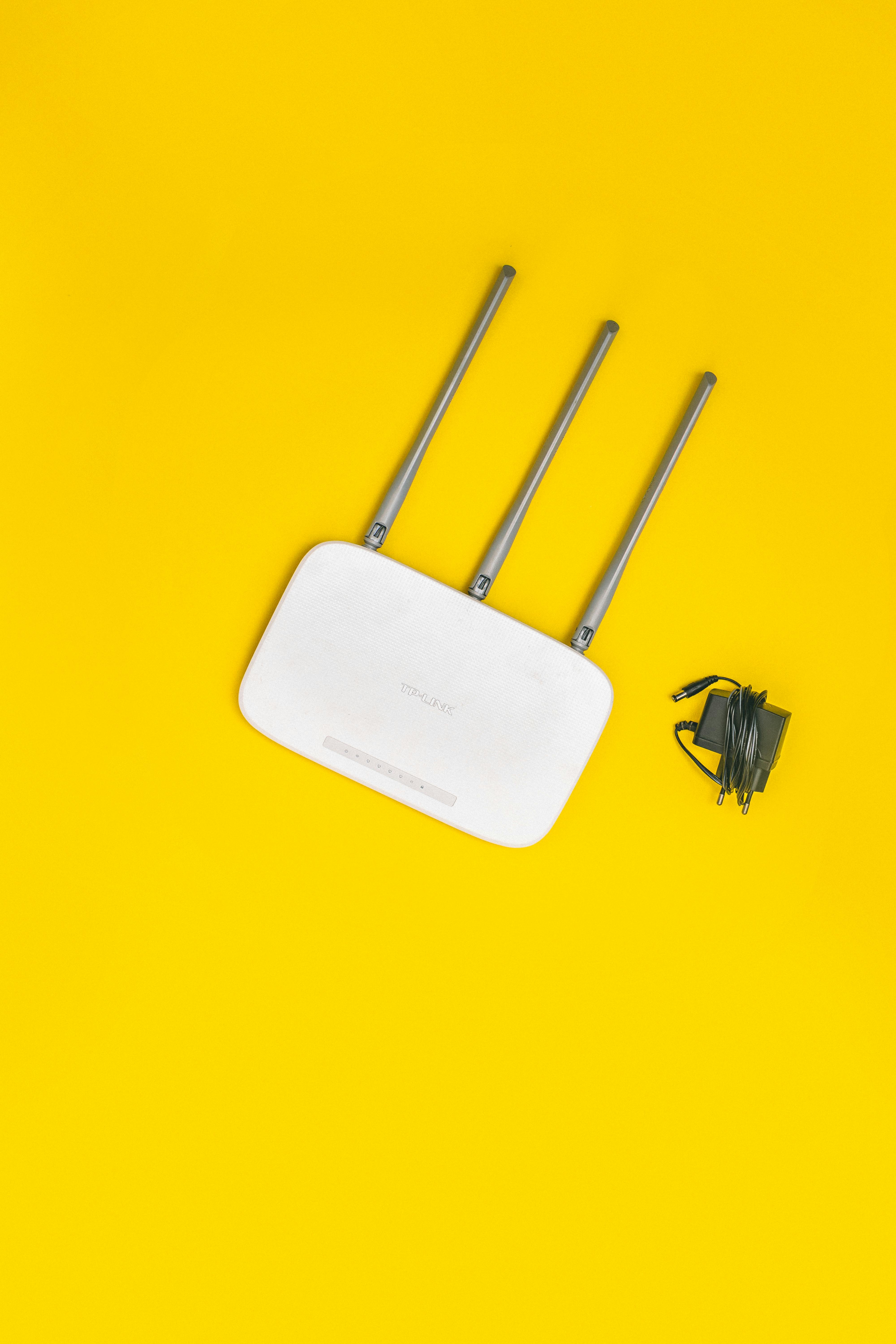 A wifi router on a yellow background | Source: Pexels