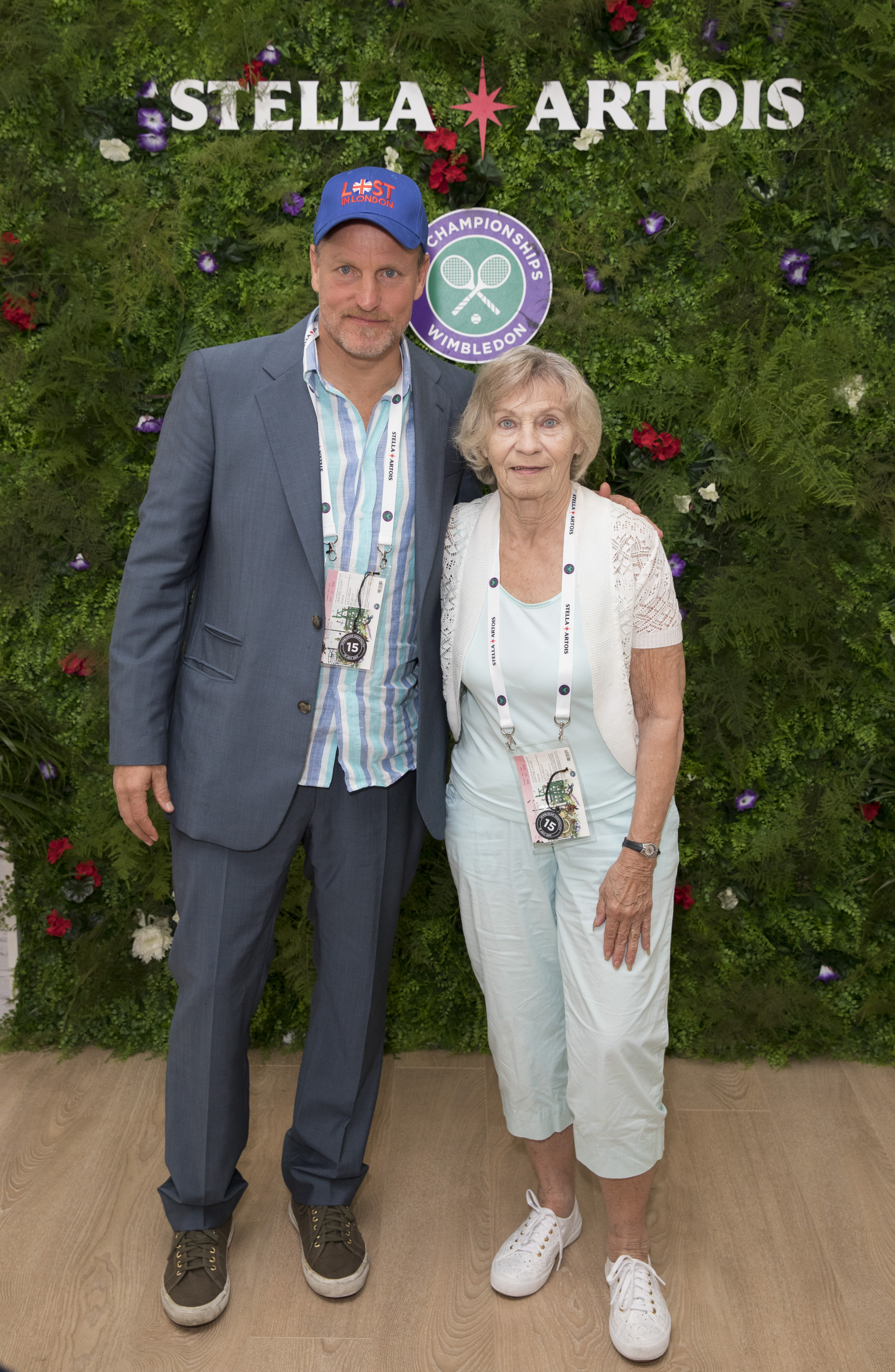 Woody Harrelson und Diane Lou Oswald bei den Wimbledon Championships am 15. Juli 2017 in London, England | Quelle: Getty Images