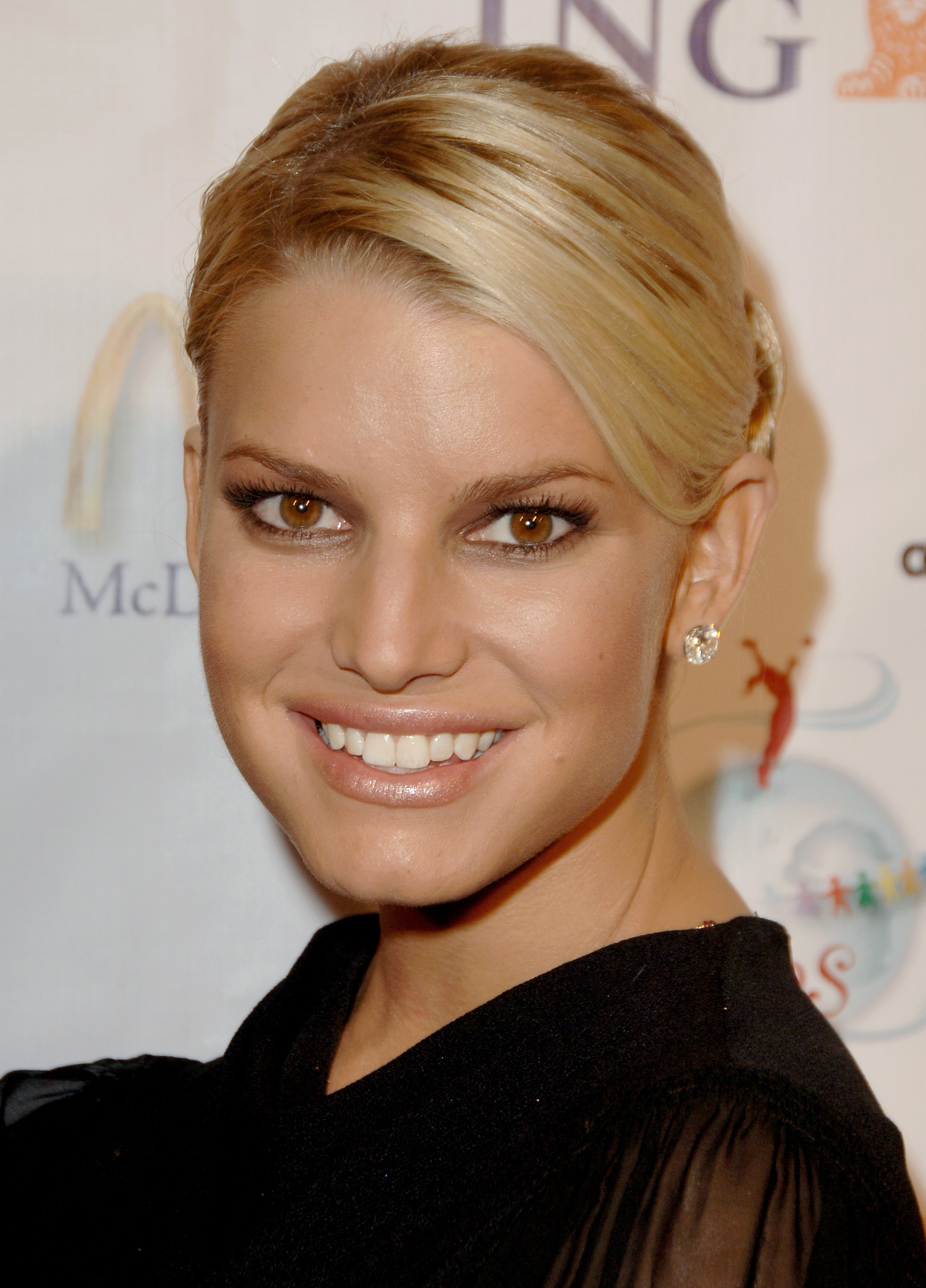 Jessica Simpson at a Childrens Hospital in Los Angeles in 2006 | Source: Getty Images