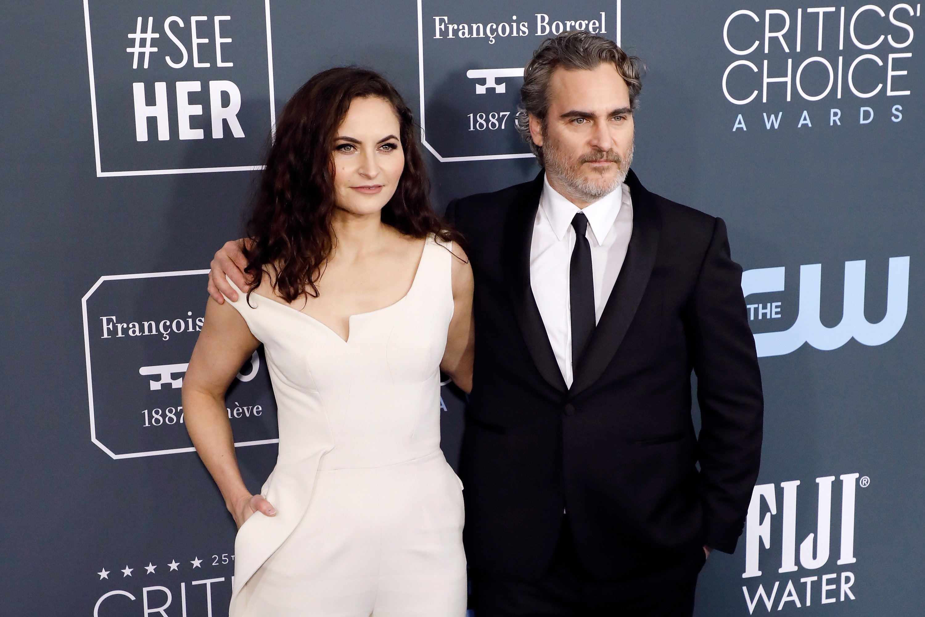 Rain Phoenix and Joaquin Phoenix are posing at the 25th Annual Critics' Choice Awards in Santa Monica | Source: Getty Images