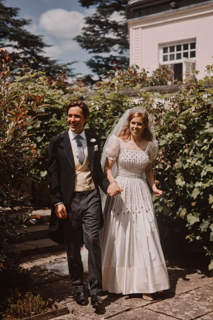 La princesa Beatrice y Edoardo Mapelli Mozzi en los terrenos de Royal Lodge el 18 de julio de 2020 en Windsor, Reino Unido. | Foto: Getty Images La princesa Beatrice y Edoardo Mapelli Mozzi en los terrenos de Royal Lodge el 18 de julio de 2020 en Windsor, Reino Unido. | Foto: Getty Images
