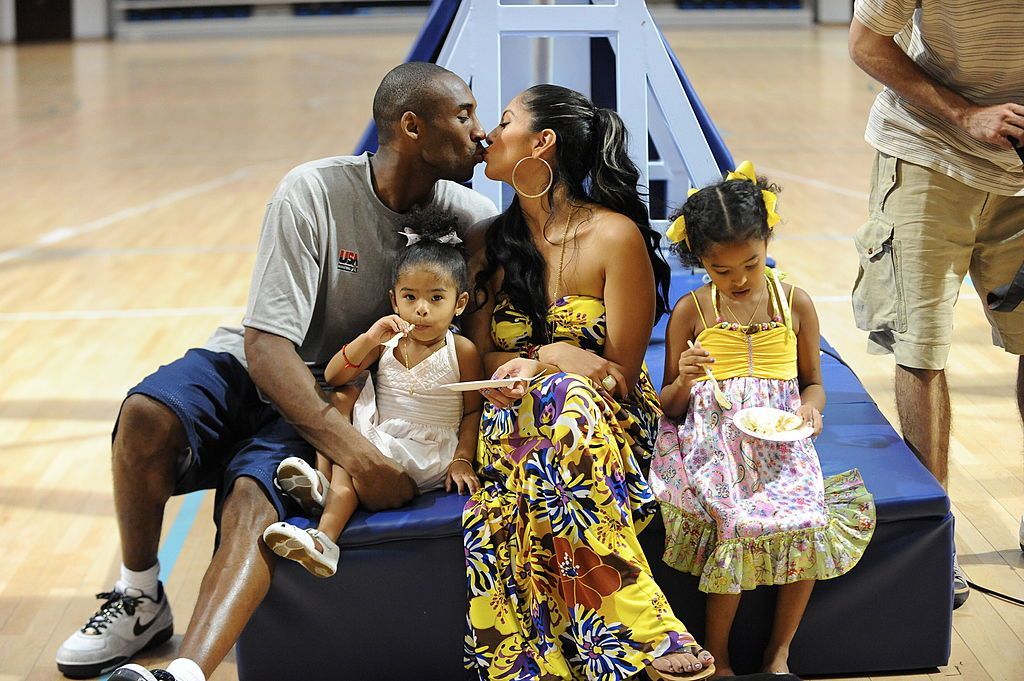 Kobe Bryant celebrates his birthday with his family and wife Vanessa at the Beijing Summer Olympics on August 23, 2008 | Photo: Jesse D. Garrabrant/NBAE/Getty Images