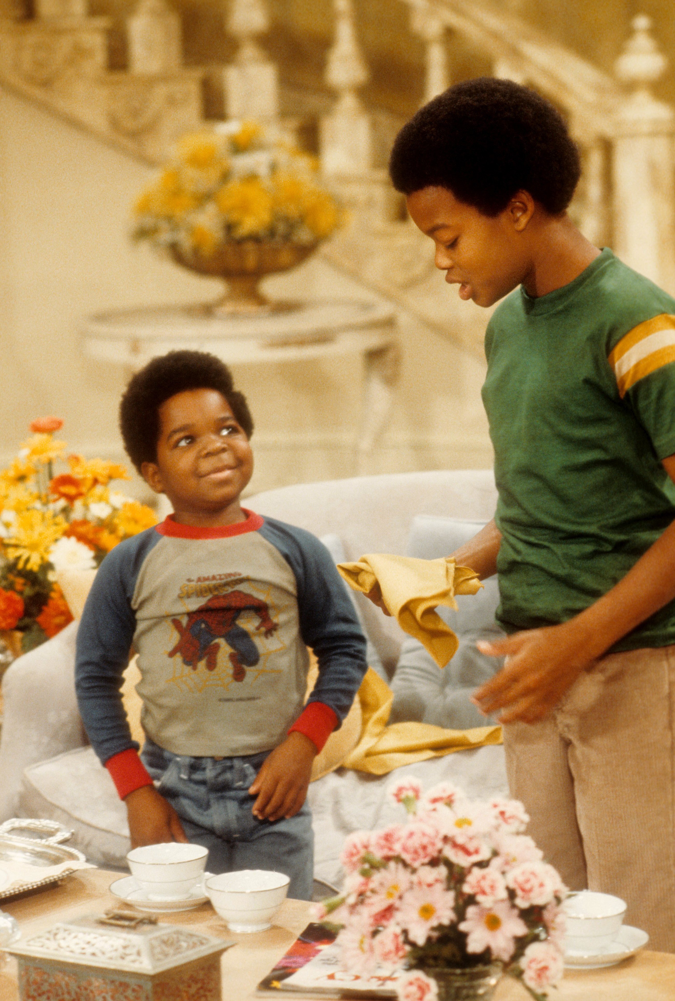 Actors Gary Coleman and Todd Bridges on the set of their show 'Diff'rent Strokes' circa 1980 in Los Angeles, California. | Source: Getty Images