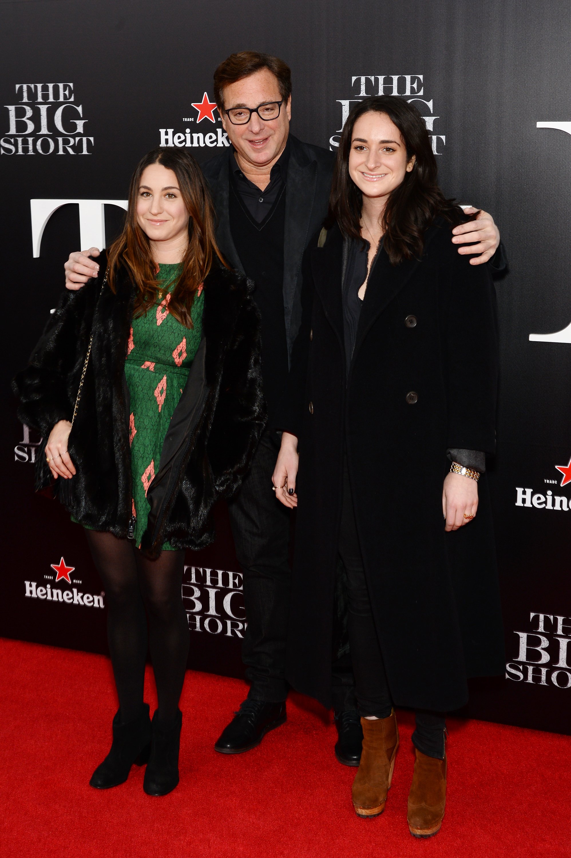 Bob Saget and his daughters attend "The Big Short" New York premiere at Ziegfeld Theater on November 23, 2015, in New York City. | Source: Getty Images