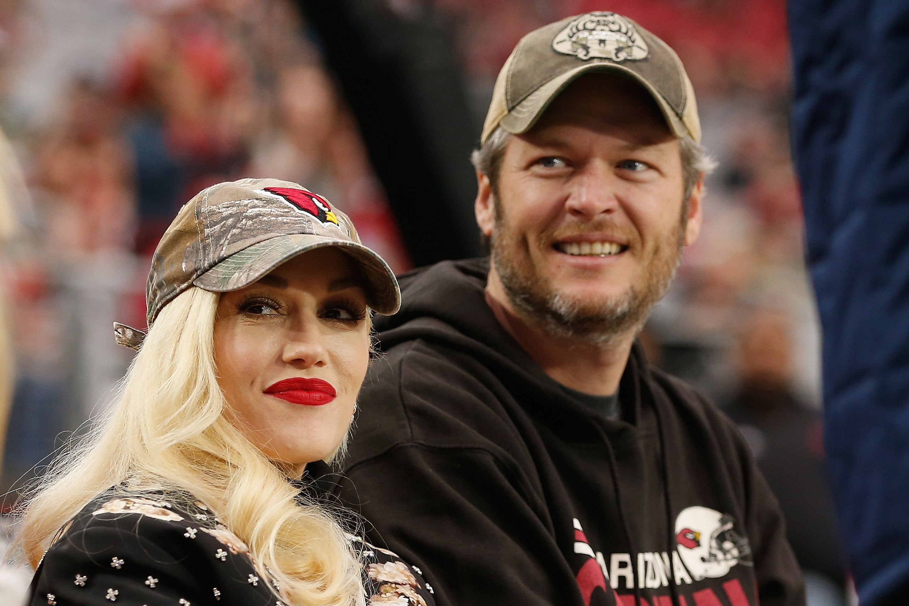 Gwen Stefani and Blake Shelton during the NFL game between the Green Bay Packers and Arizona Cardinals at the University of Phoenix Stadium on December 27, 2015 in Glendale, Arizona. | Source: Getty Images