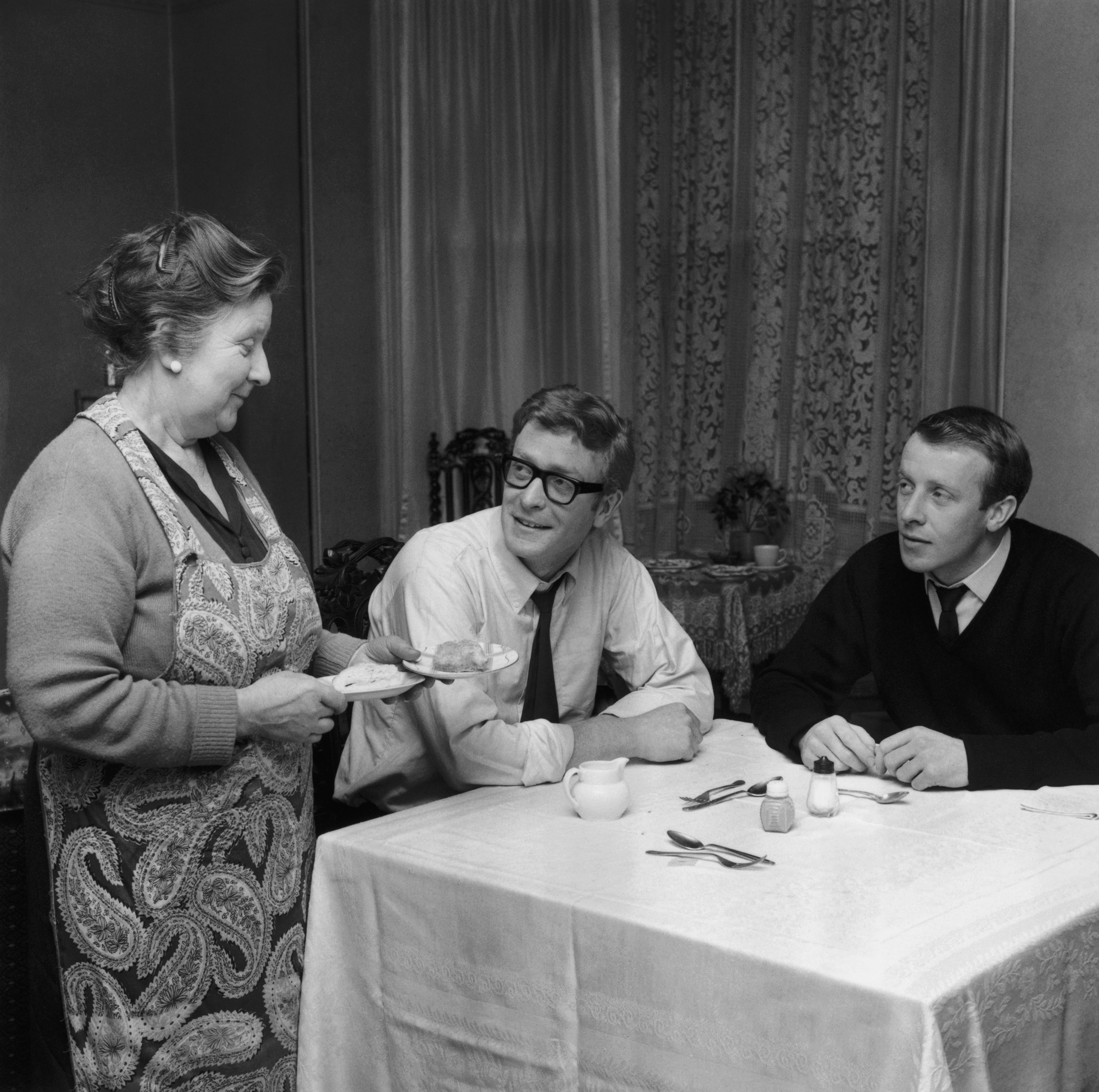 Ellen Burchell, Michael Caine and Stanley Caine on February 3, 1964  | Source: Getty Images