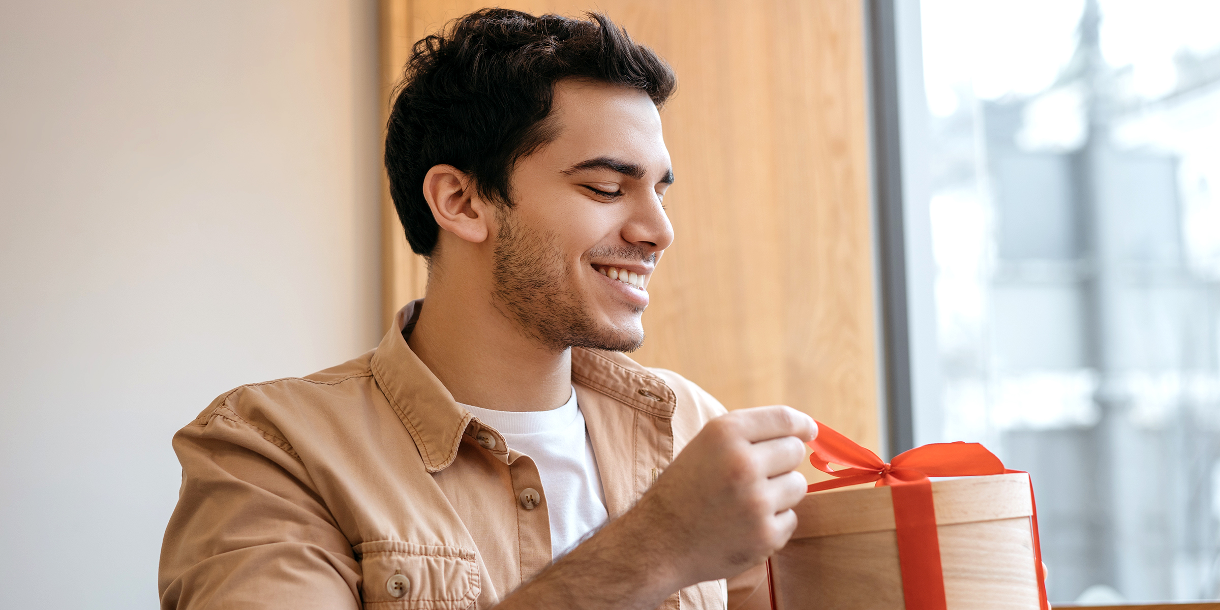 A man with a gift | Source: Shutterstock