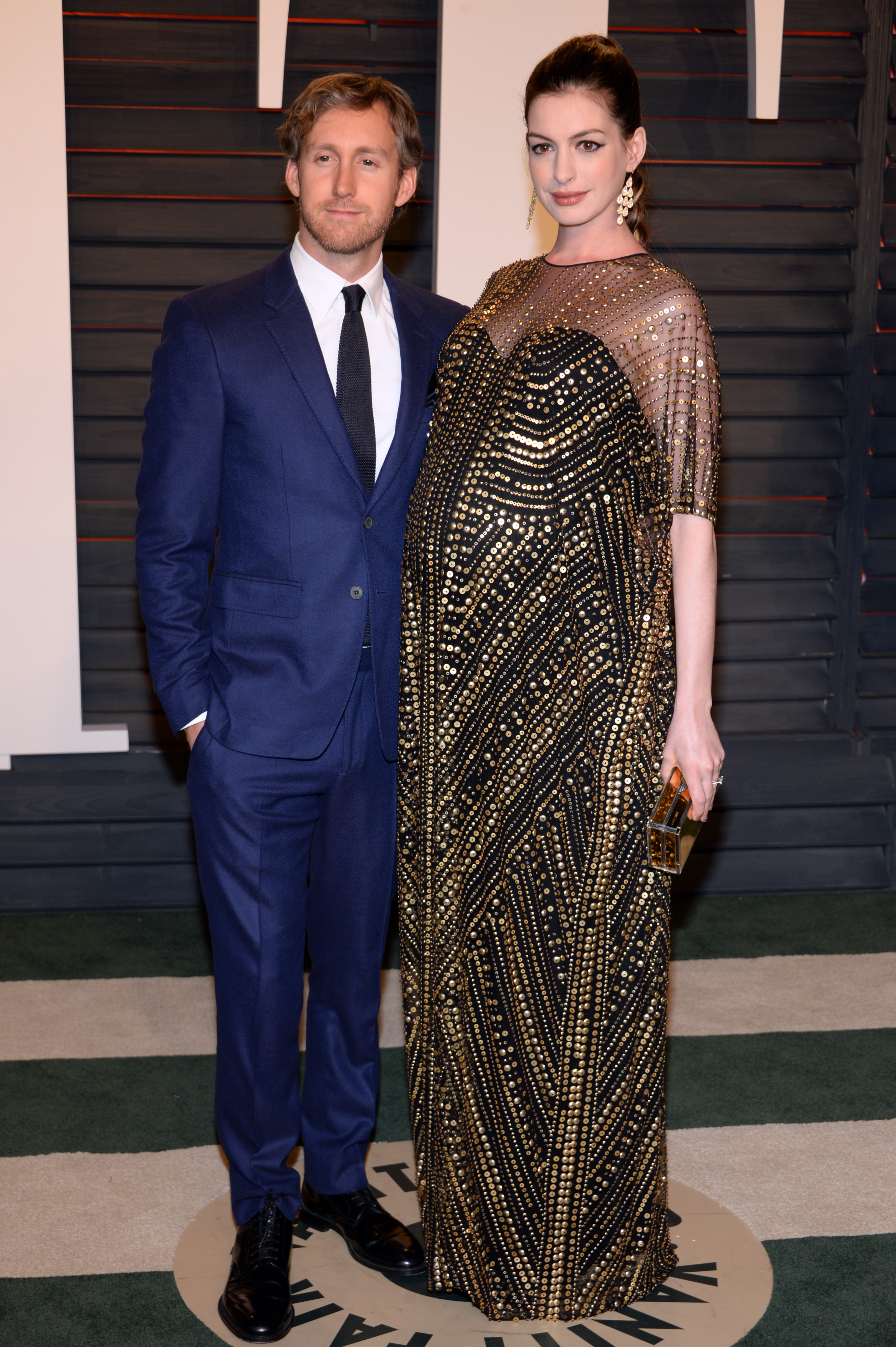Anne Hathaway and Adam Shulman arrive to the Vanity Fair Party following the 88th Academy Awards at The Wallis Annenberg Center for the Performing Arts in Beverly Hills Sunday evening, February 28, 2016. | Source: Getty Images