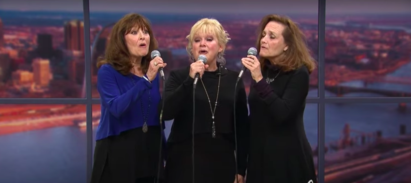 A screenshot of a video of Kathy, Janet, and Mimi Lennon performing as The Lennon Sisters trio posted on YouTube on October 8, 2019 | Source: Youtube.com/KMOV St. Louis