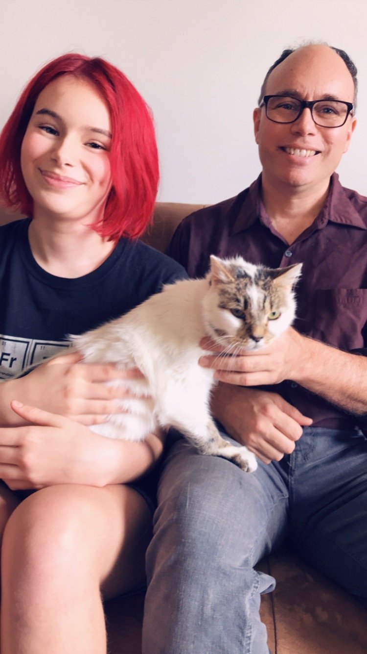 Alice and Aaron posing with a cat in 2019 | Photo: Courtesy of Jessica Share