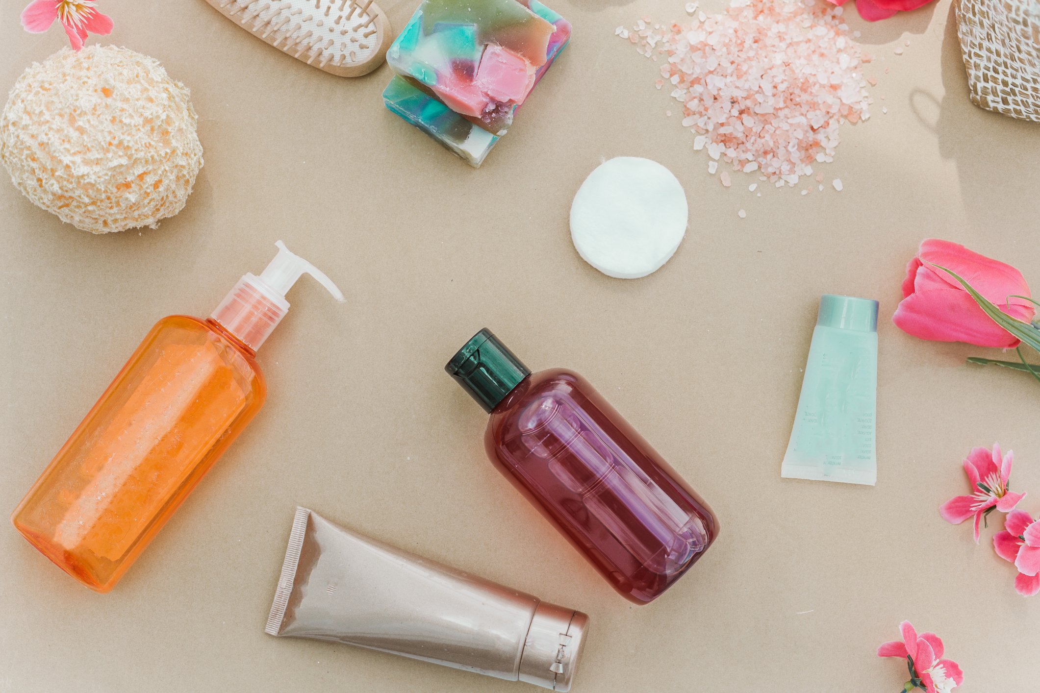 Bio-Spa-Kosmetik auf hölzernem Hintergrund | Quelle: Getty Images
