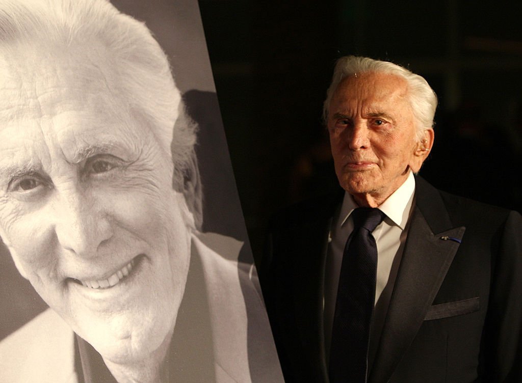 Kirk Douglas poses next a portrait of himself as he arrived at the SBIFF's 3rd Annual "Kirk Douglas Award For Excellence in Film," at the Biltmore Four Seasons Hotel, on October 2, 2008, in Santa Barbara, California | Source: Alberto E. Rodriguez/Getty Images